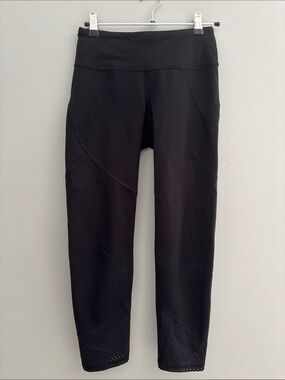 Lucy Black Mesh Capri Leggings XS